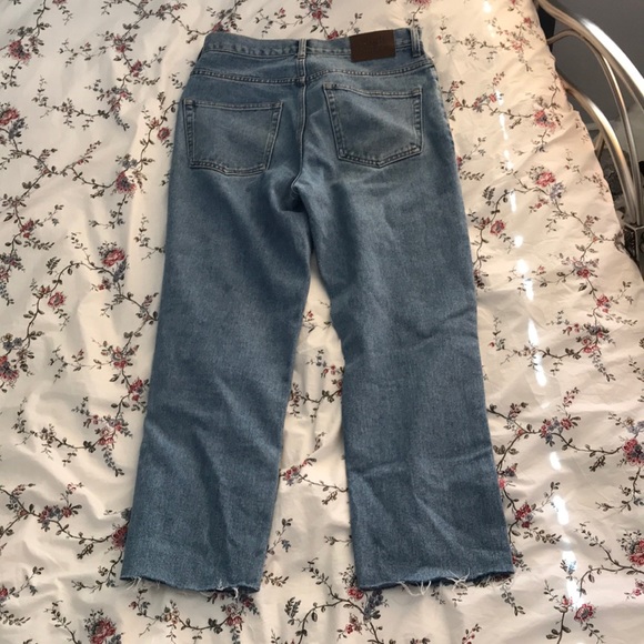 medium wash boyfriend jeans - Picture 2 of 2